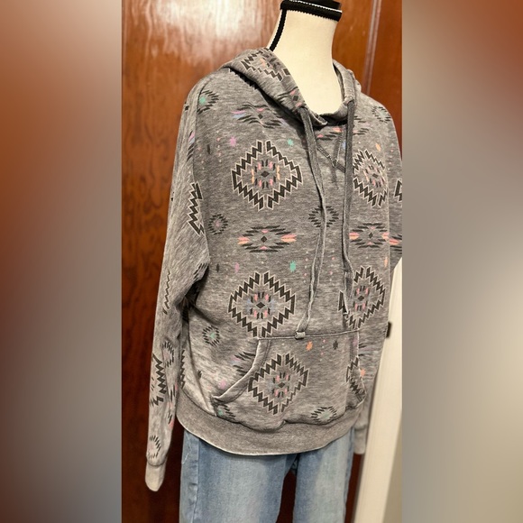 🩵4 items for $30 - Forever XXI boho hoodie Front pockets Super cute & cozy - Picture 2 of 7